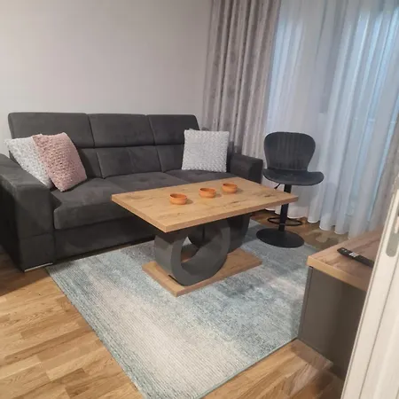 Apartment Marija Blizu Aerodroma *